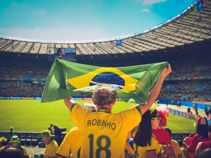 As pessoas estão torcendo pela seleção brasileira