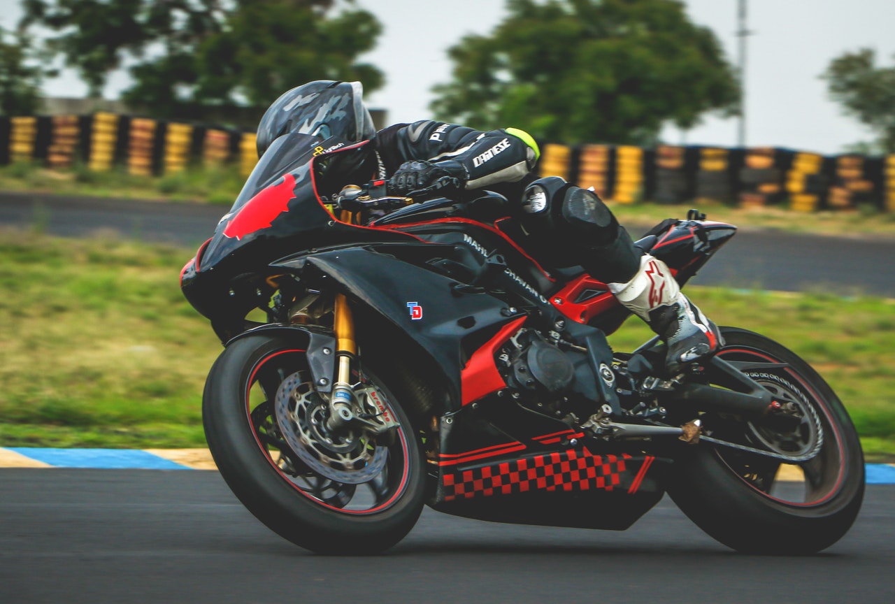 O time de motociclistas negros venceu a partida ontem