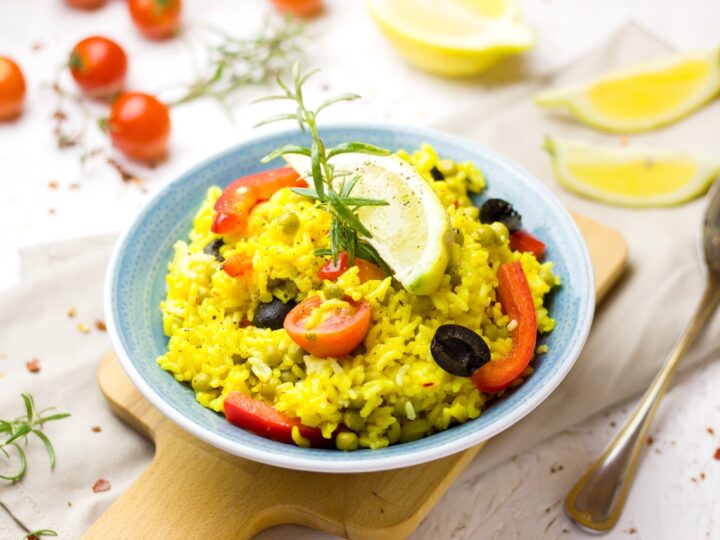 Arroz frito fica melhor com frutas secas