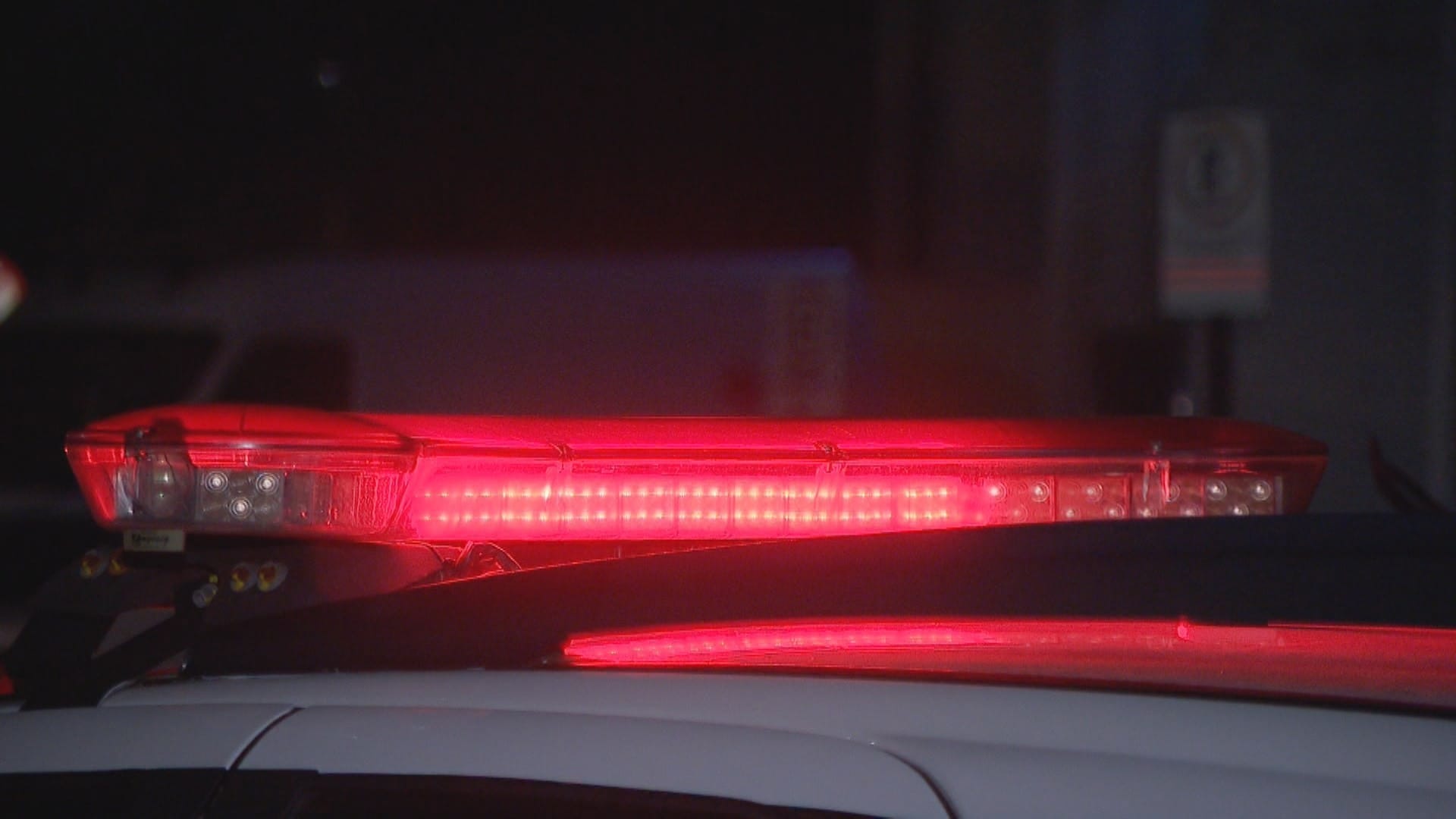 Homem é agredido a golpes de terçado após fazer xixi em frente a residência