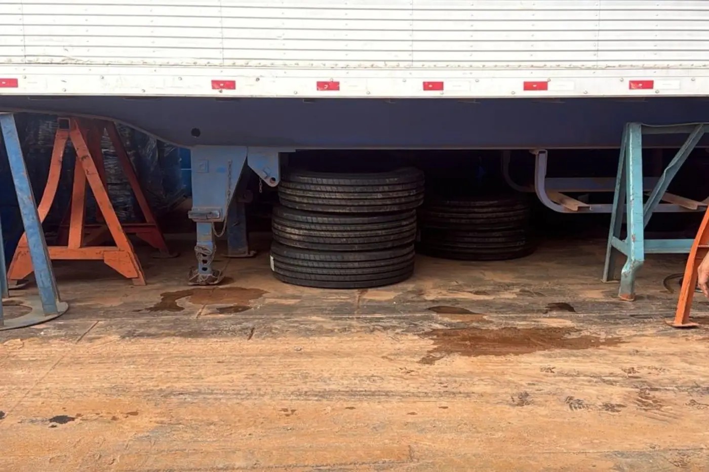 Sefa apreende carga de pneus avaliada em R$ 260 mil durante fiscalização portuária