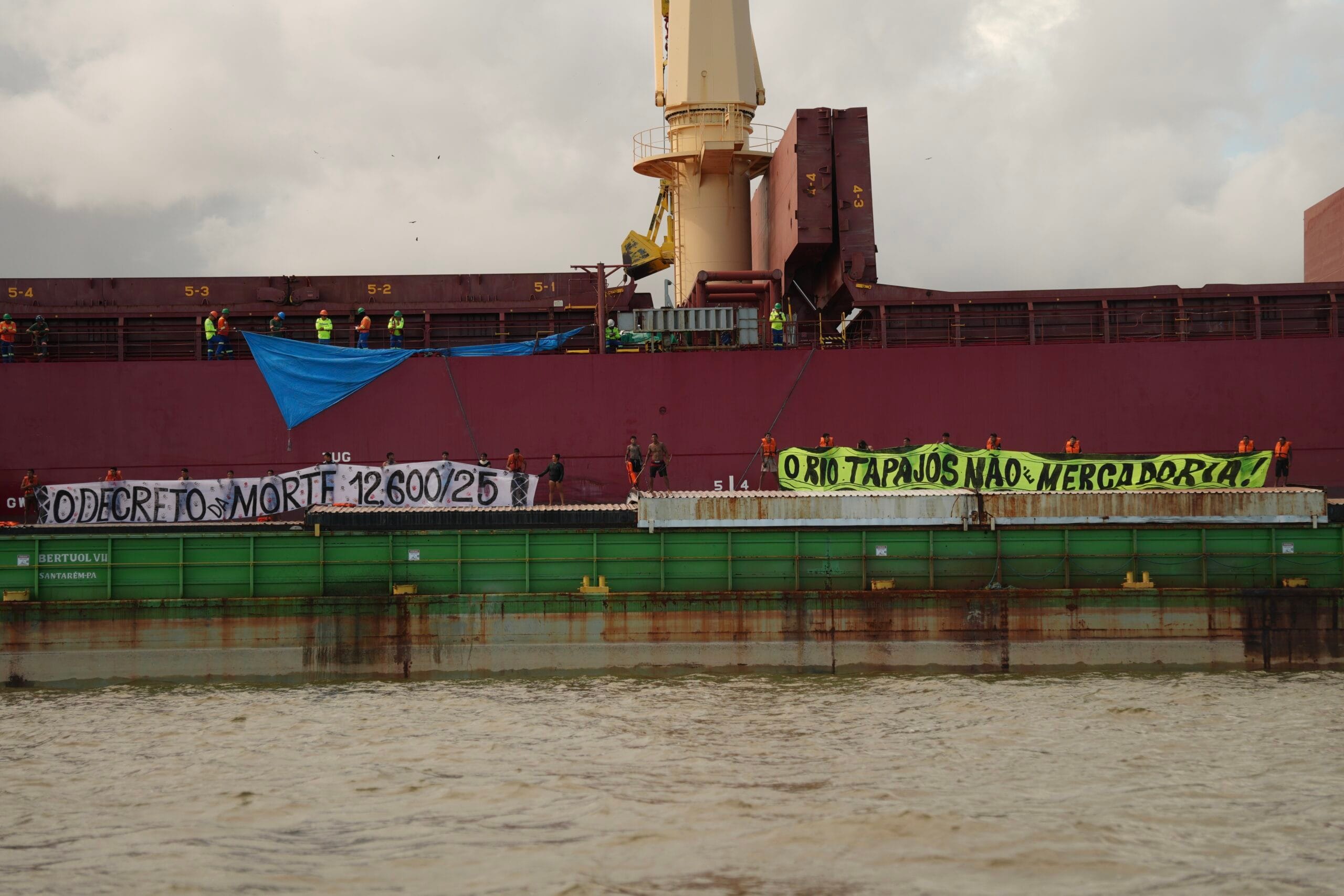 Indígenas ocupam terminal portuário em Santarém em protesto