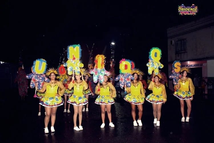 Unidos do Morro brilha no Carnapauxis 2026 apesar da chuva