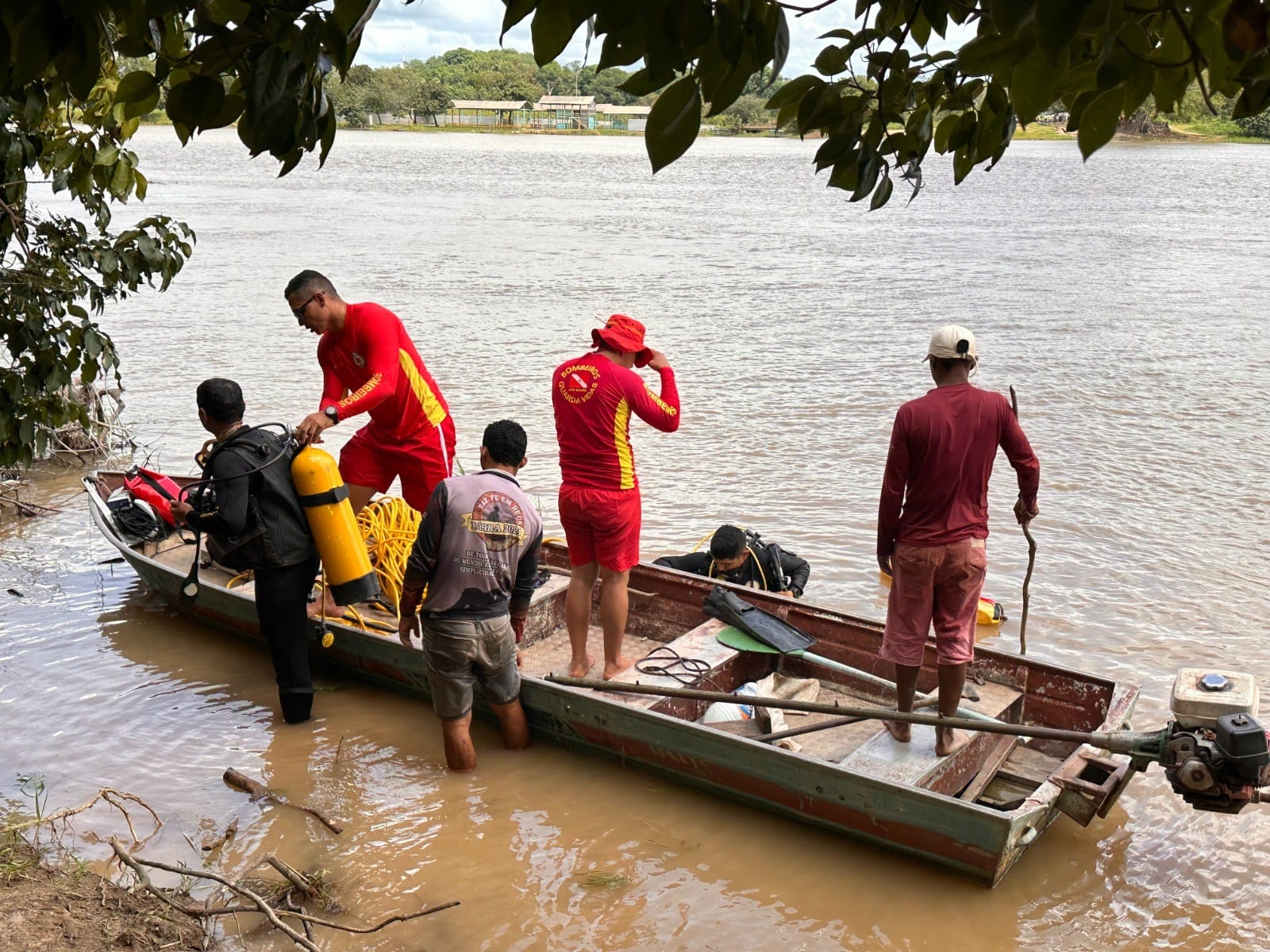 Corpo de jovem Encontrado após desaparecimento no Rio Surubiú durante piracaia em Alenquer