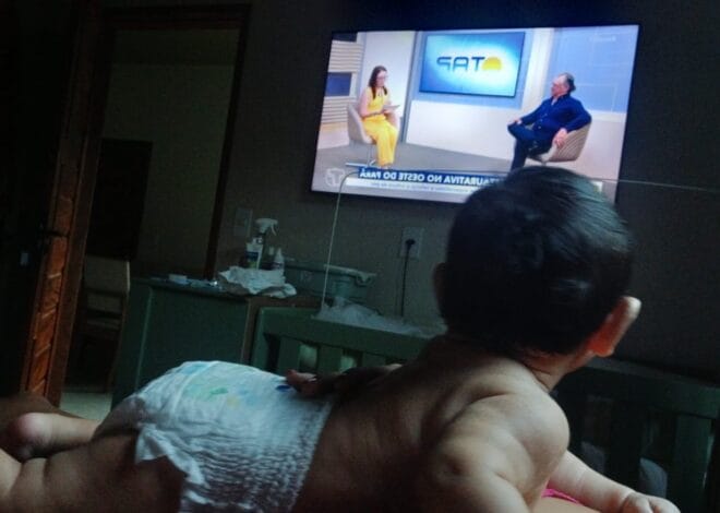 Bebê de 8 meses Fascina a Família com Preferência por Telejornais