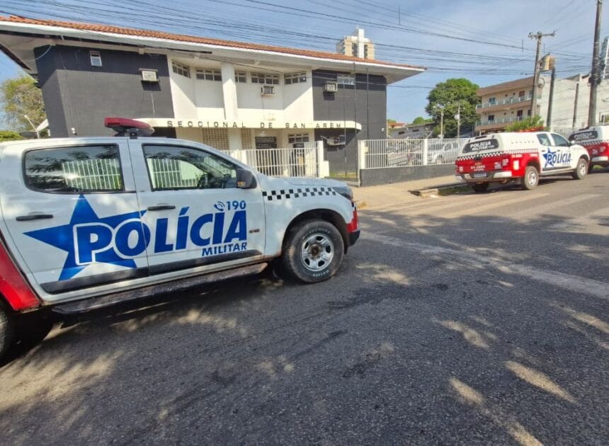 Homem suspeito de tráfico foge e companheira é presa em Santarém