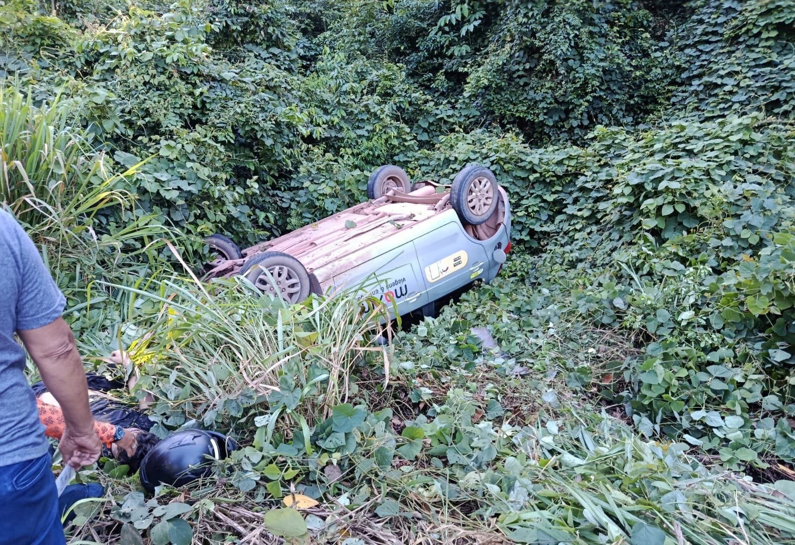 Acidente na Rodovia Everaldo Martins: Carro de Aplicativo Capota em Tentativa de Evitar Colisão